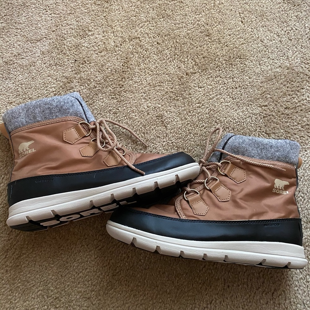 SOREL women’s boots, size 11.
